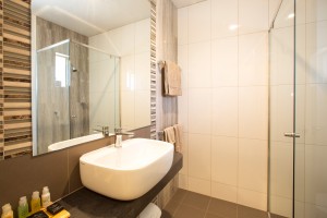 Euston Club Motel Deluxe Room 11 